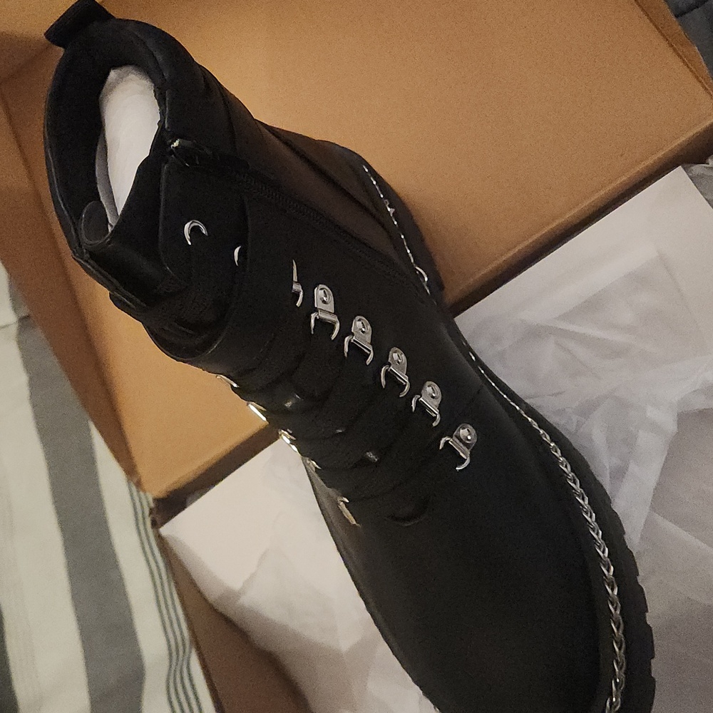 BLACK BOOTS - Picture 4 of 4